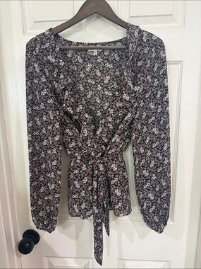 Women’s max studio dressy top size Large
